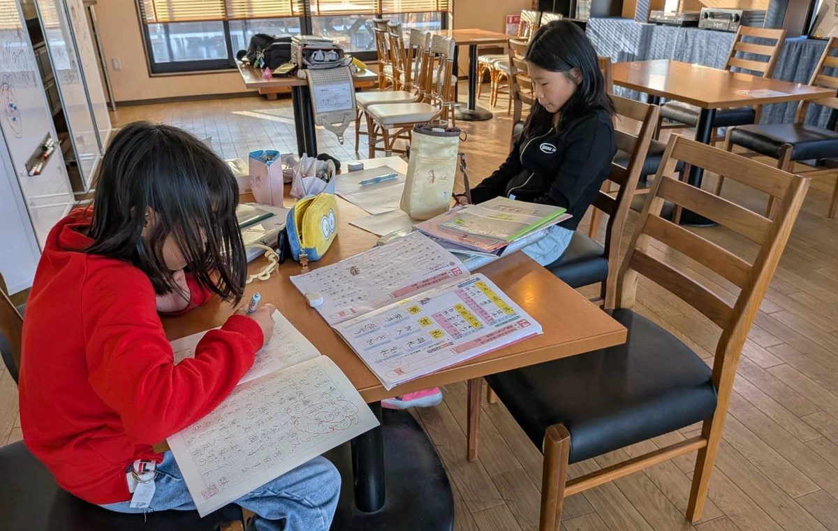 宿題や読書のイメージ